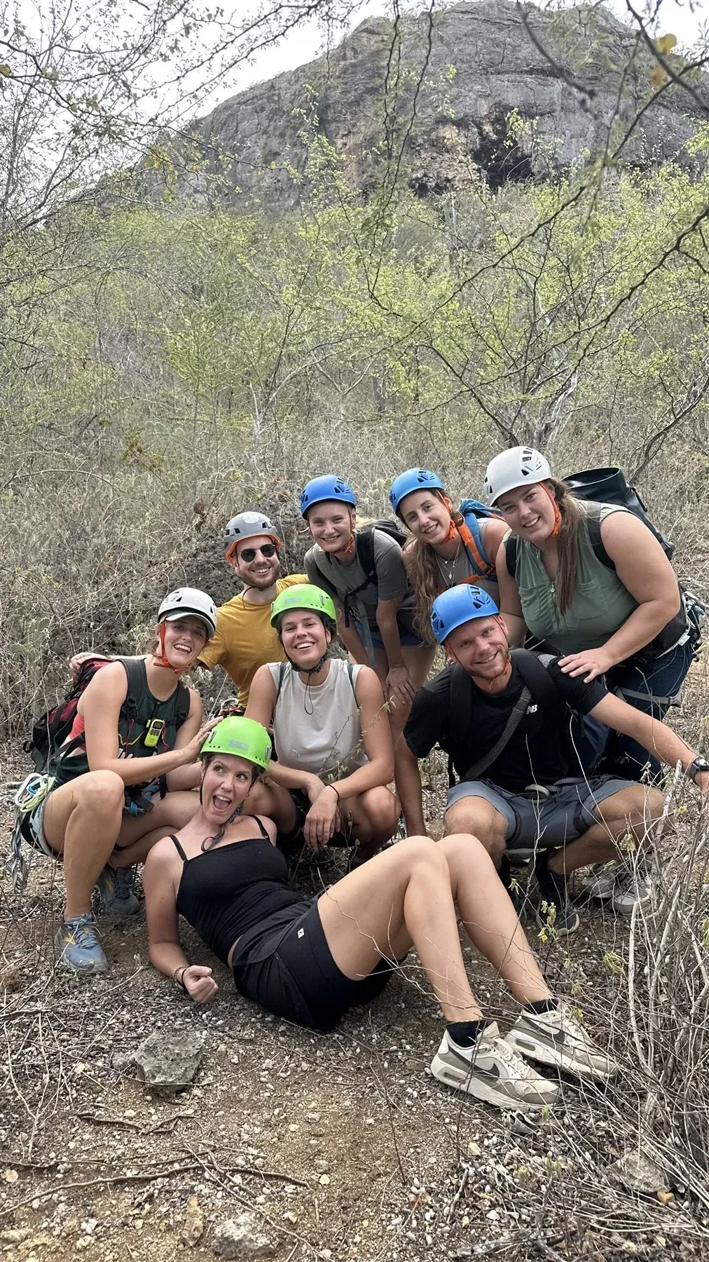 Groep deelnemers samen na een outdoor avontuur